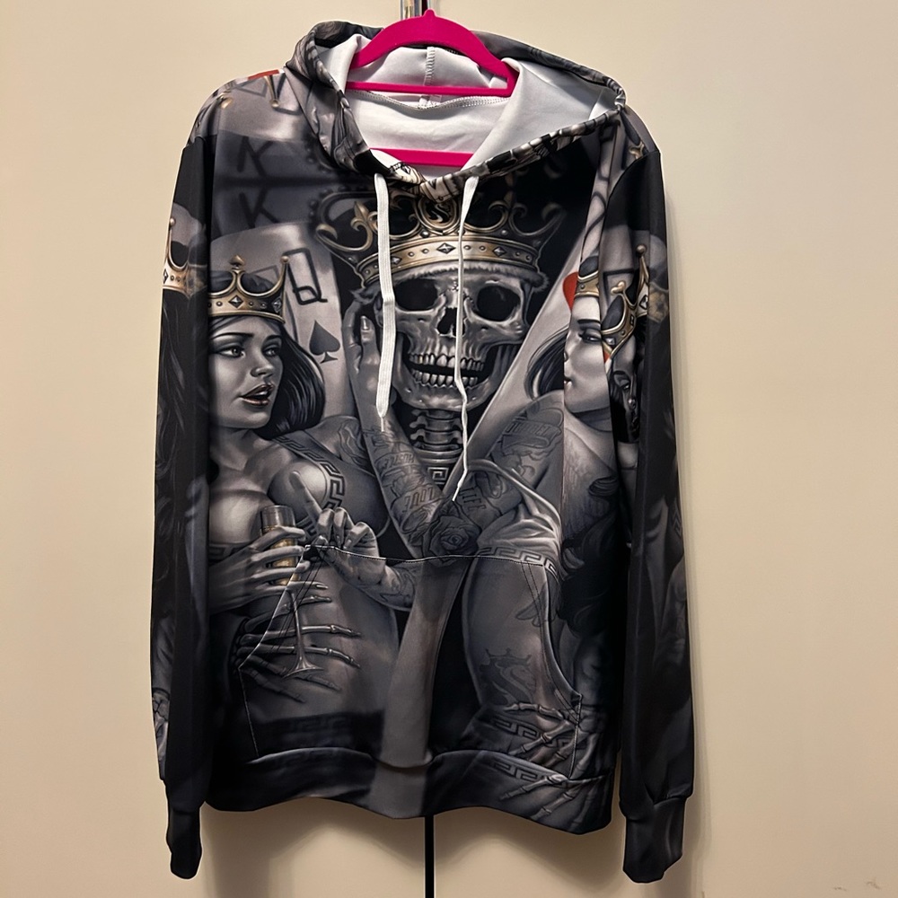 Hooded graphic skull sweatshirt